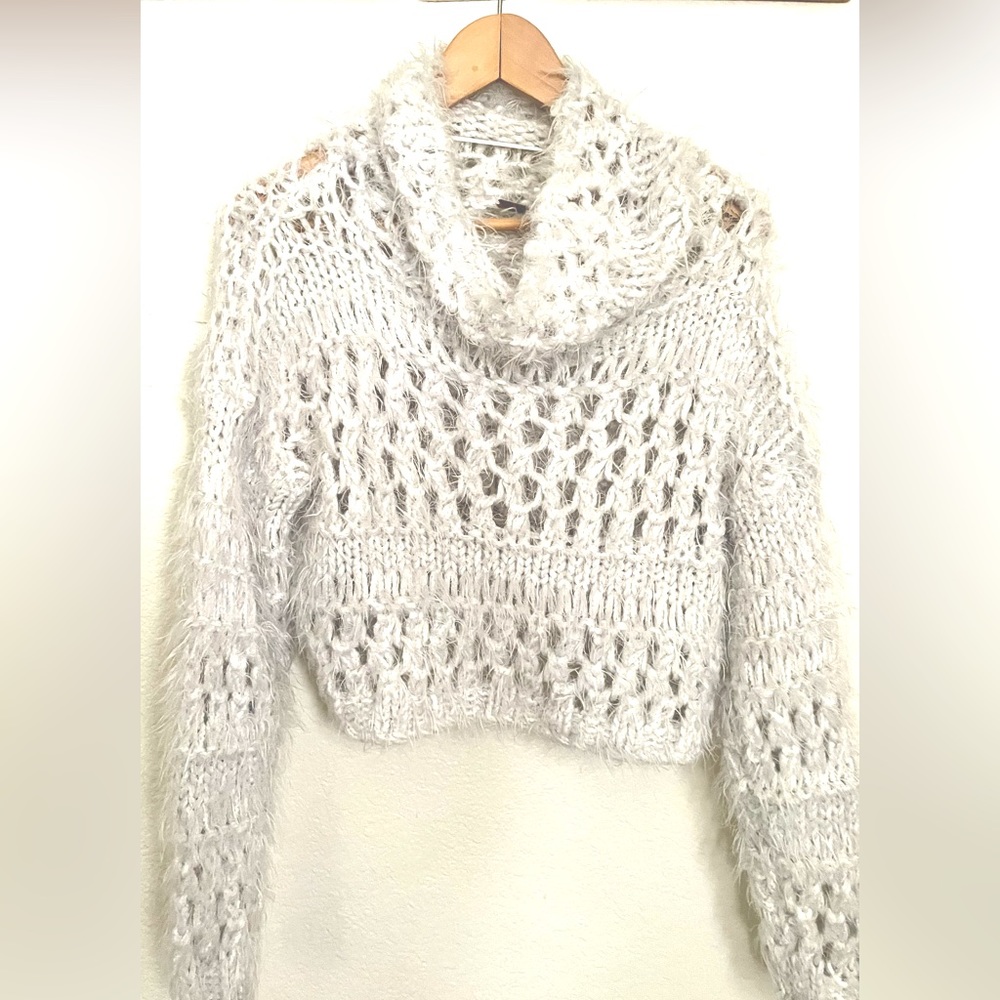 FREE PEOPLE white sweater Size XS